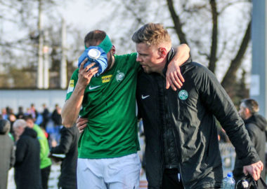 Raków Częstochowa - Warta Poznań. Mateusz Bodzioch i fizjoterapeuta Bartłomiej Smuniewski