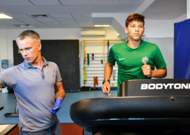 Badania wydolnościowe Warty Poznań w Rehasport Clinic. Kajetan Szmyt i dr Jakub Kryściak
