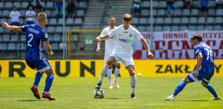 Miedź Legnica - Warta Poznań 0:0. Mateusz Kupczak