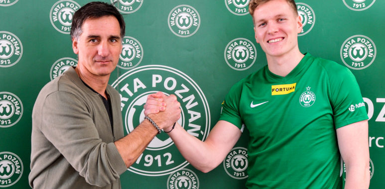 Michał Żebrakowski i dyrektor wykonawczy Warty Poznań Tomasz Wichniarek