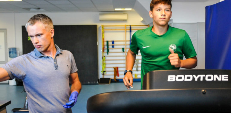 Badania wydolnościowe Warty Poznań w Rehasport Clinic. Kajetan Szmyt i dr Jakub Kryściak