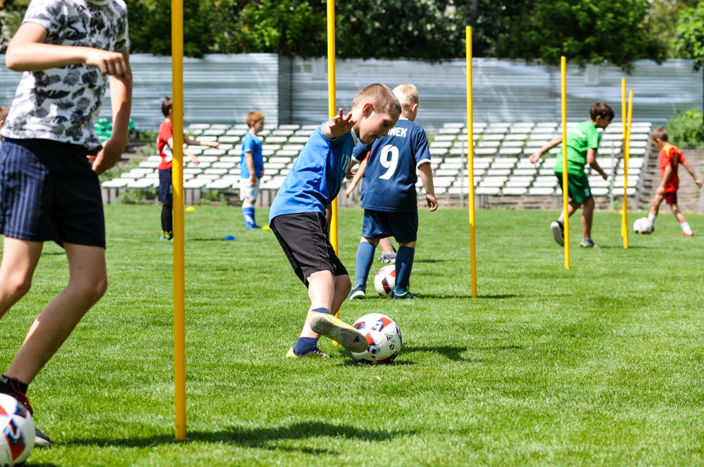 Trening dla dzieci na stadionie Warty Poznań