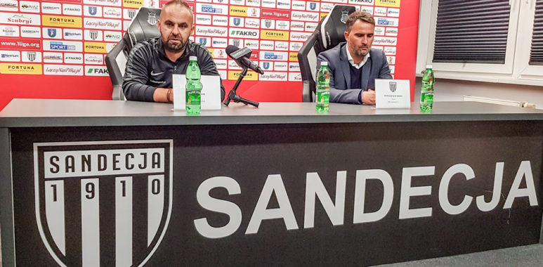 Trener Warty Poznań Piotr Tworek i trener Sandecji Nowy Sącz Tomasz Kafarski