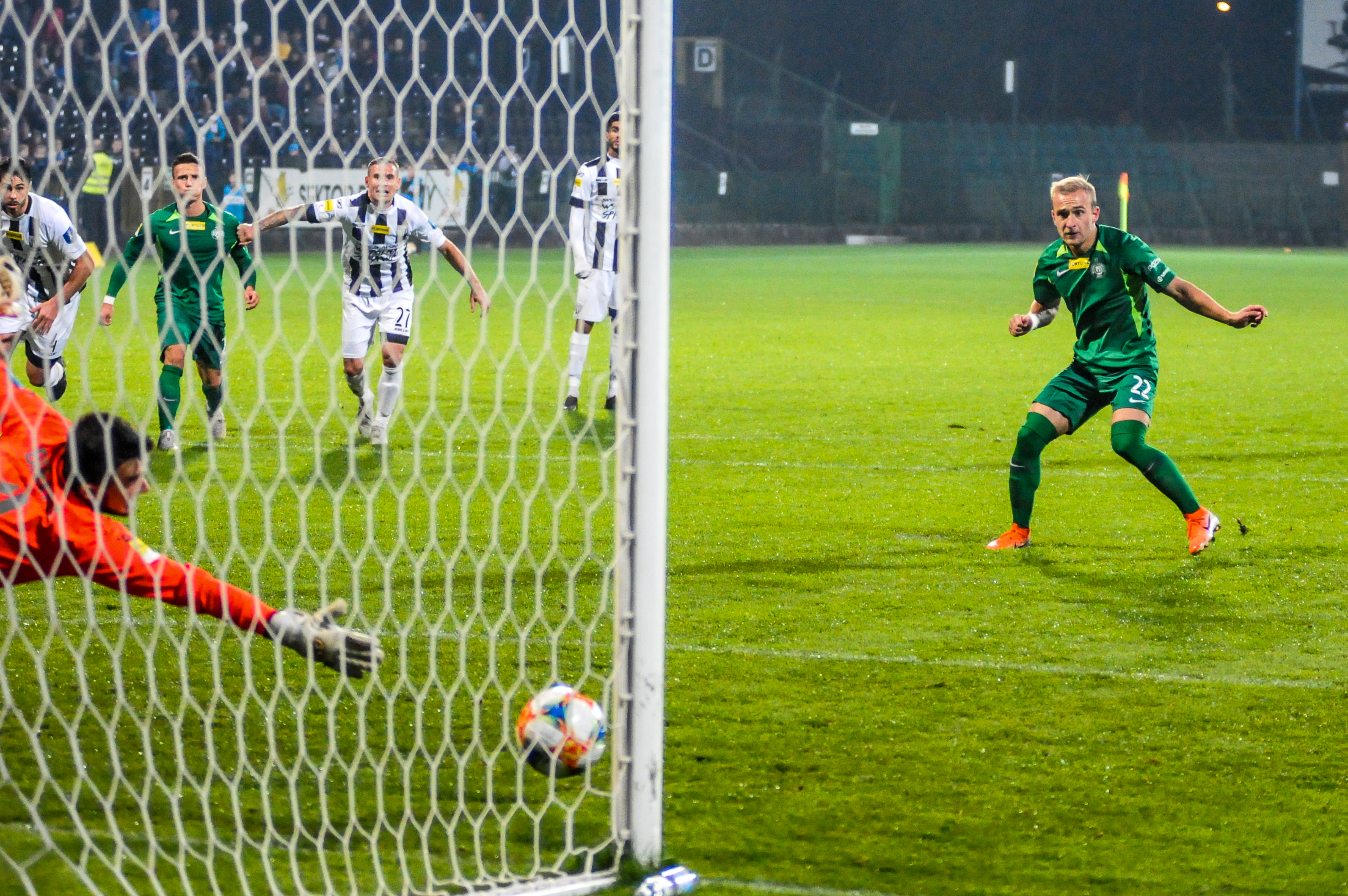 Sandecja Nowy Sącz - Warta Poznań 1:2. Robert Janicki strzela gola na 2:0 dla Warty