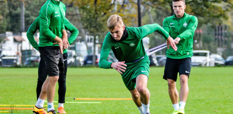 Filip Małek na treningu Warty Poznań