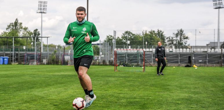 Nikodem Fiedosewicz wrócił do treningów Warty Poznań