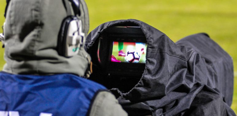 Kamera TV na meczu Warty Poznań
