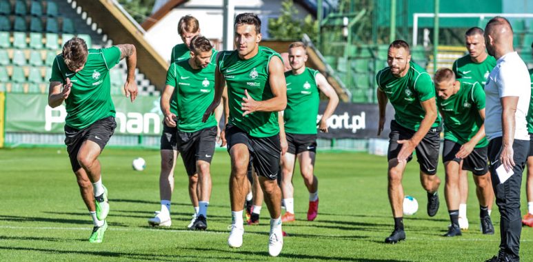 Trening piłkarzy Warty Poznań. Jakub Kiełb