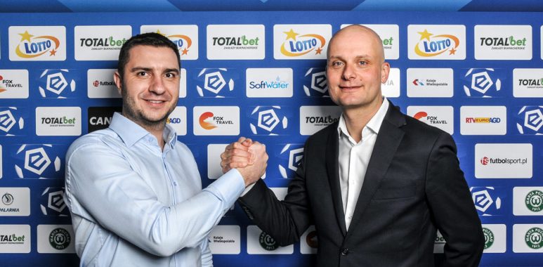 Bartosz Kaczmarek (Z lewej), właściciel firmy SoftWater i wiceprezes Warty Poznań, Bartłomiej Wolny