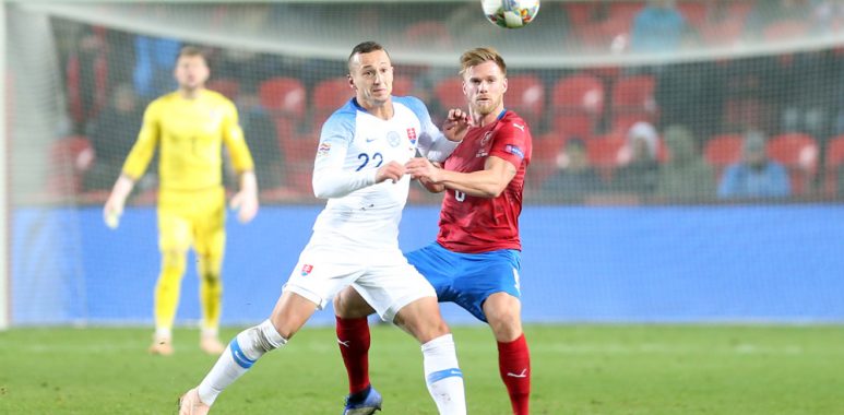 Adam Zrelak (Warta Poznań) w szerokiej kadrze Słowacji