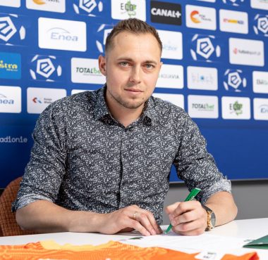 Adrian Lis podpisał nowy kontrakt z Wartą Poznań