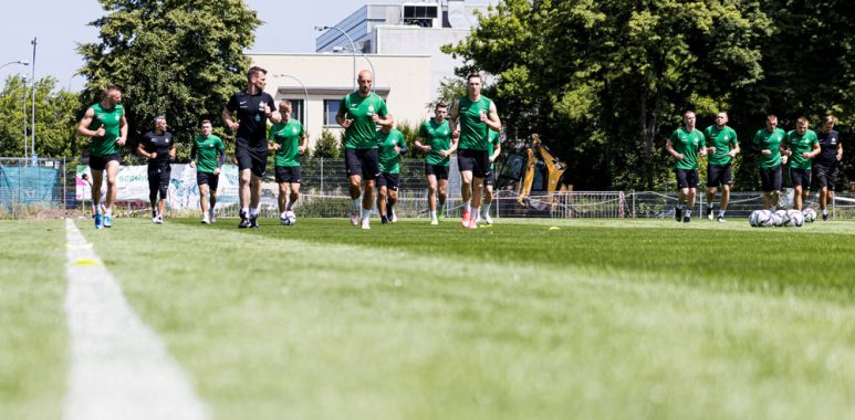 Pierwszy trening piłkarzy Warty Poznań przed sezonem 2021/22