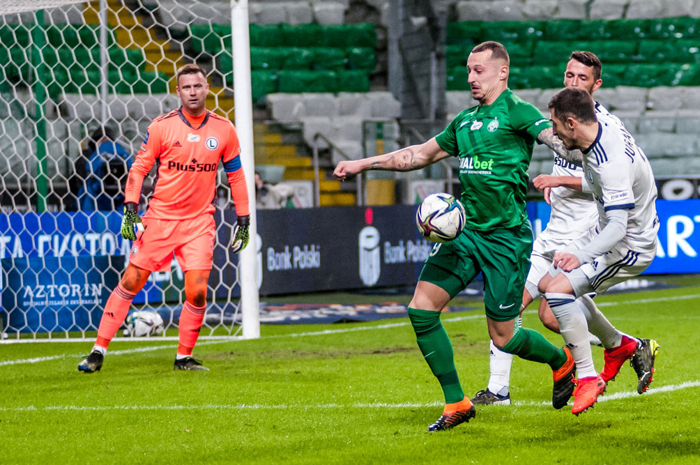 Adam Zrelak w meczu Legia Warszawa - Warta Poznań