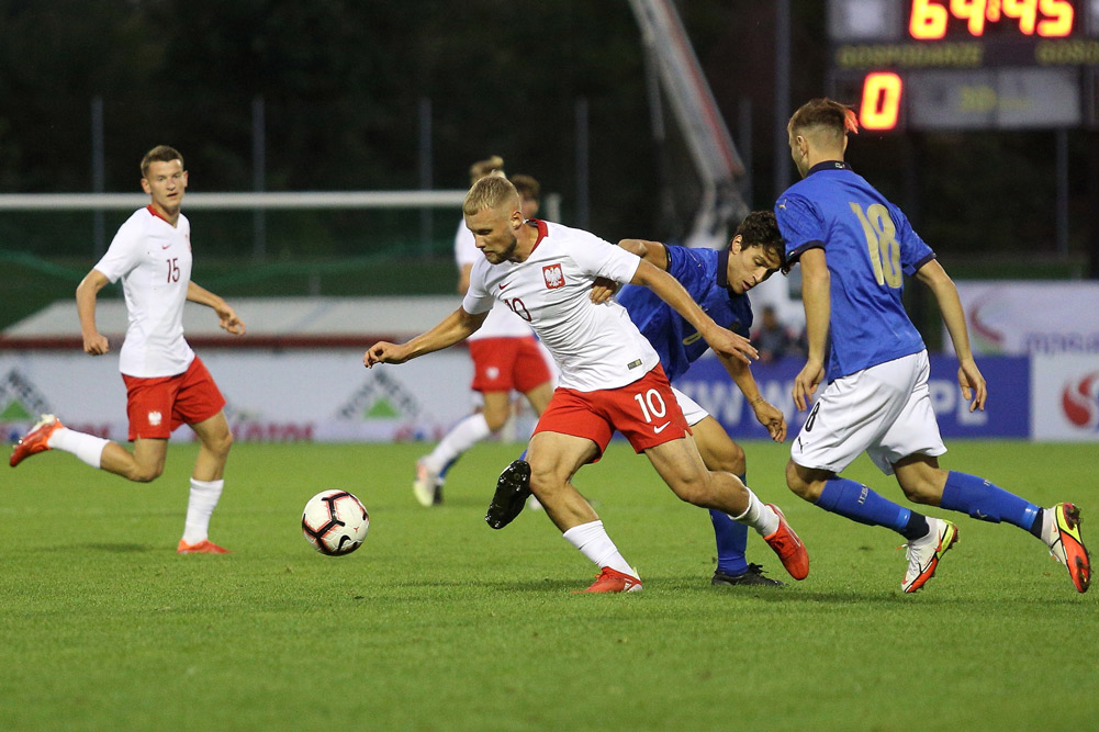 Szymon Czyż (Warta Poznań) w meczu reprezentacji U-20 Polska - Włochy