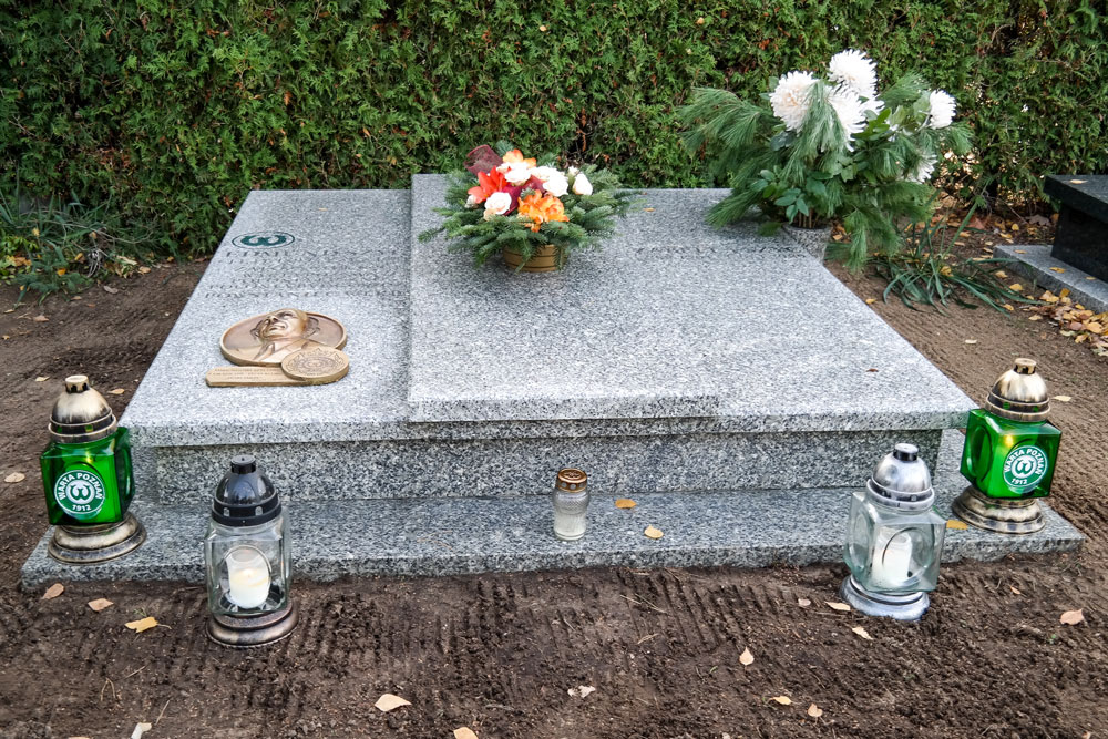 Grób Edmunda Szyca z Warty Poznań na cmentarzu na Junikowie