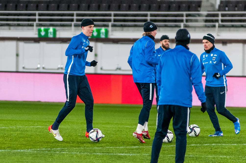 Robert Ivanov (Warta Poznań) na treningu reprezentacji Finlandii. Stadion Olimpijski w Helsinkach