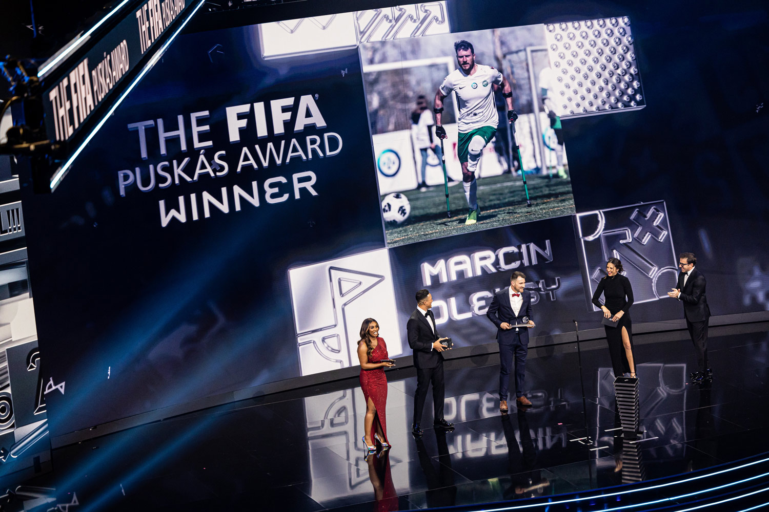 Marcin Oleksy (Warta Poznań) podczas gali FIFA w Paryżu, Nagroda Puskasa
