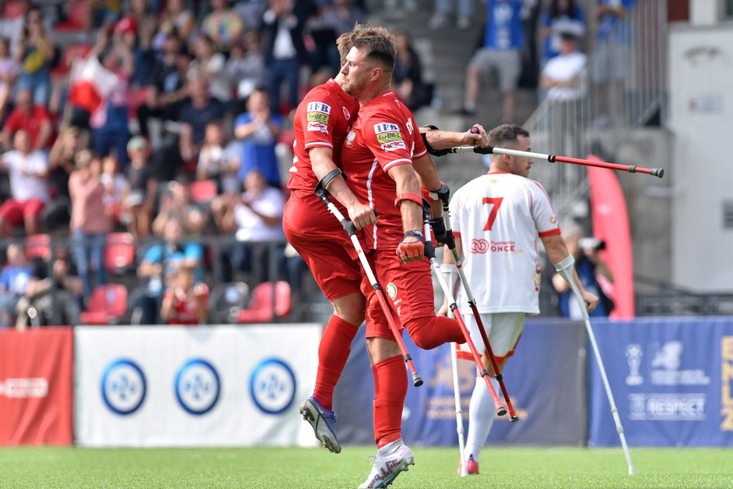 Marcin Oleksy (Warta Poznań) chwilę po strzelonym golu w meczu z Hiszpanią (4:0)
