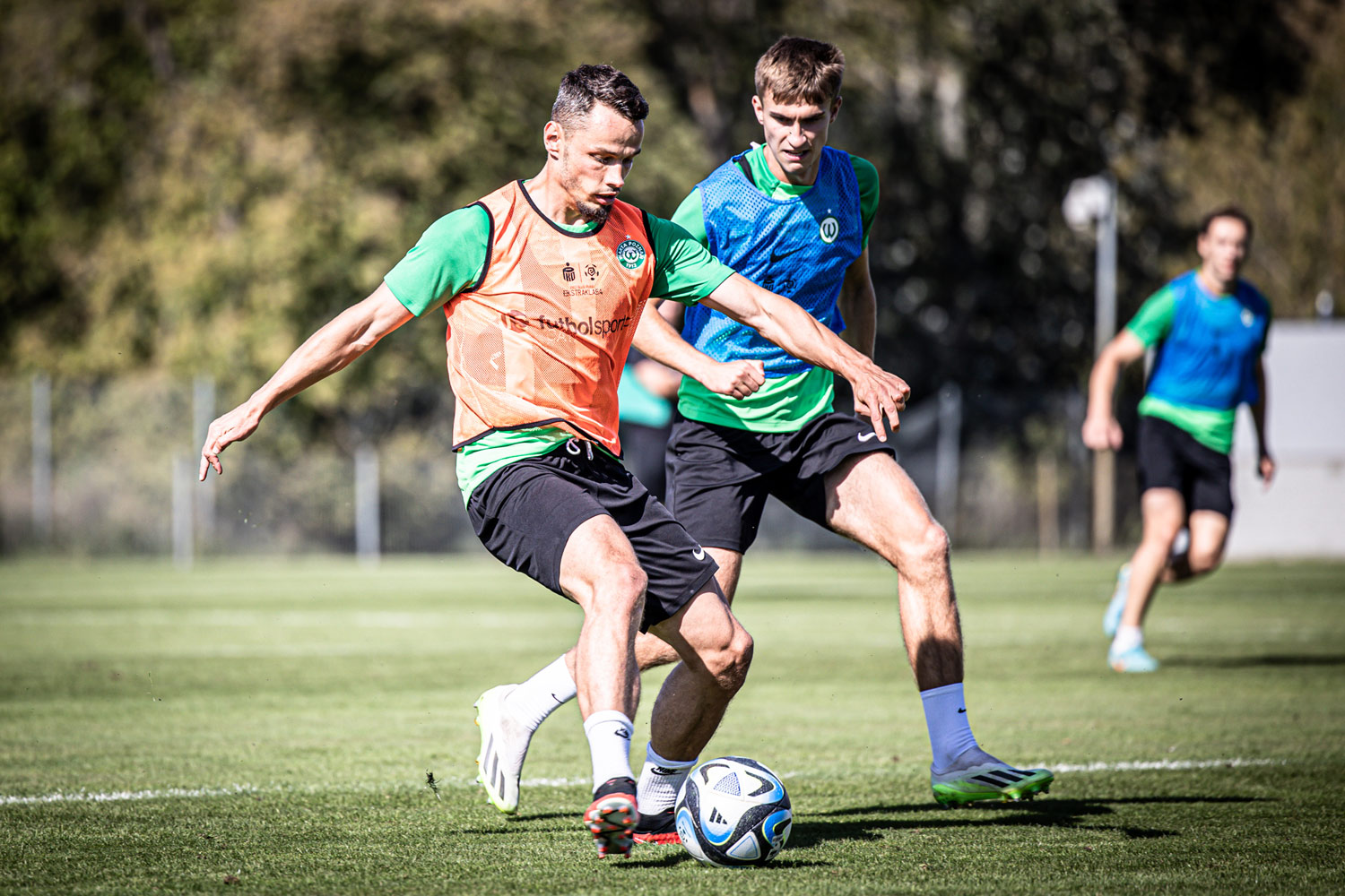 Trening Warty Poznań przed meczem z Zagłębiem Lubin. Jakub Bartkowski, Wiktor Kamiński